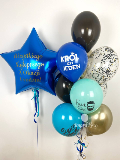 Duża gwiazda z zestawem balonów 